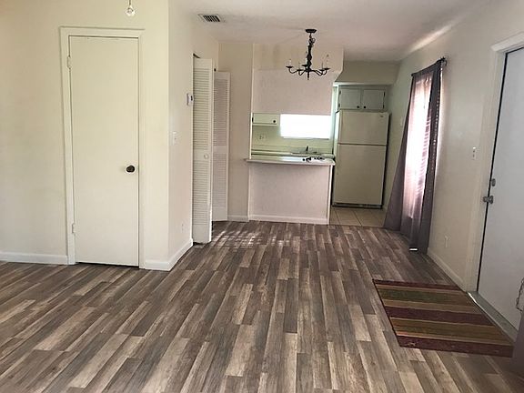 4th image of 5837 Queen Elizabeth Way APT 1