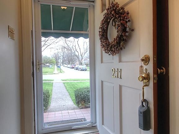 4th image of 211 Southport Dr