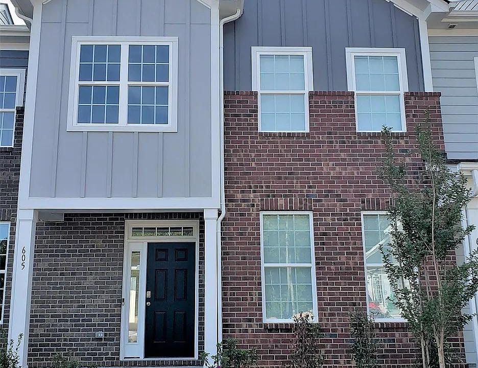 1st image of 605 Sweet Bonnie Ln