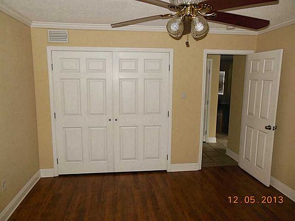 5th image of 1500 W Esplanade Ave APT 28D