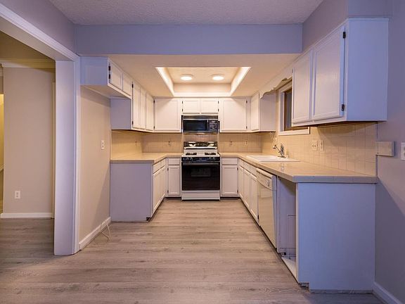 5th image of 155 Carrowmoor Ct #19