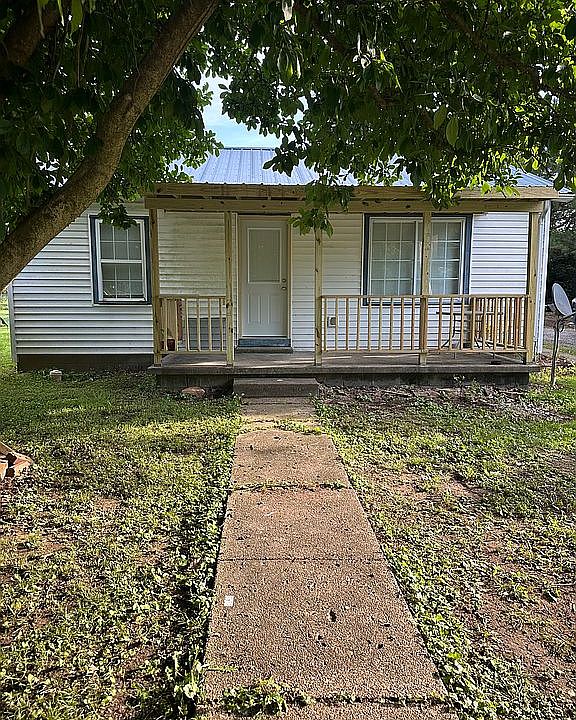 1st image of 205 E Walnut St