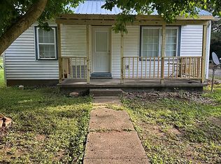 205 E Walnut St, Carrier Mills, IL 62917