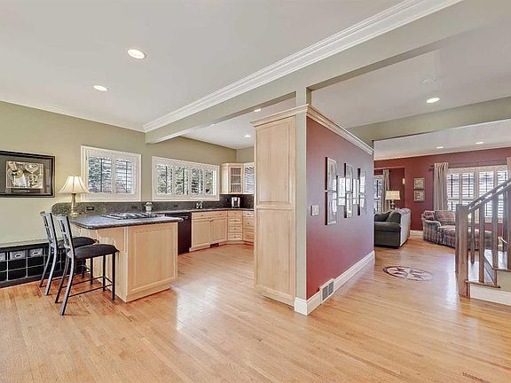 3rd image of 446 N Killarney Glen Ct SW