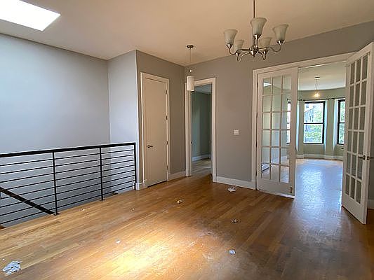2nd image of 146 Woodruff Ave #2