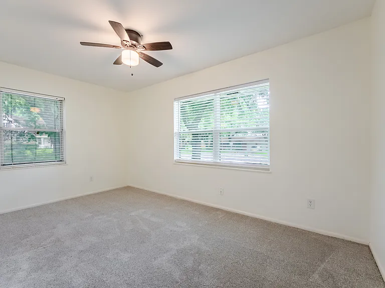 105 E Woodbury Dr — Photo 23