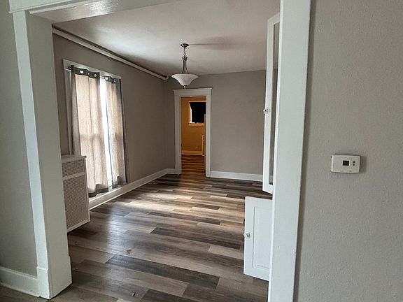 4th image of 610 W Walnut St #614