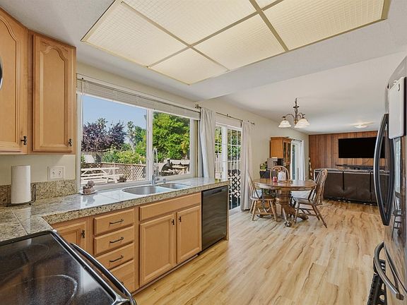 3rd image of 916 Saint Francis Drive