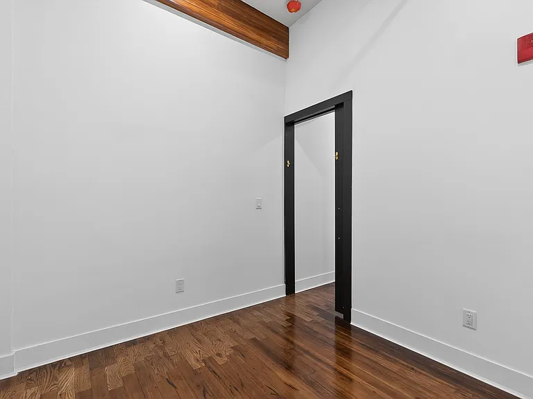 607 Main St #8 — Photo 4