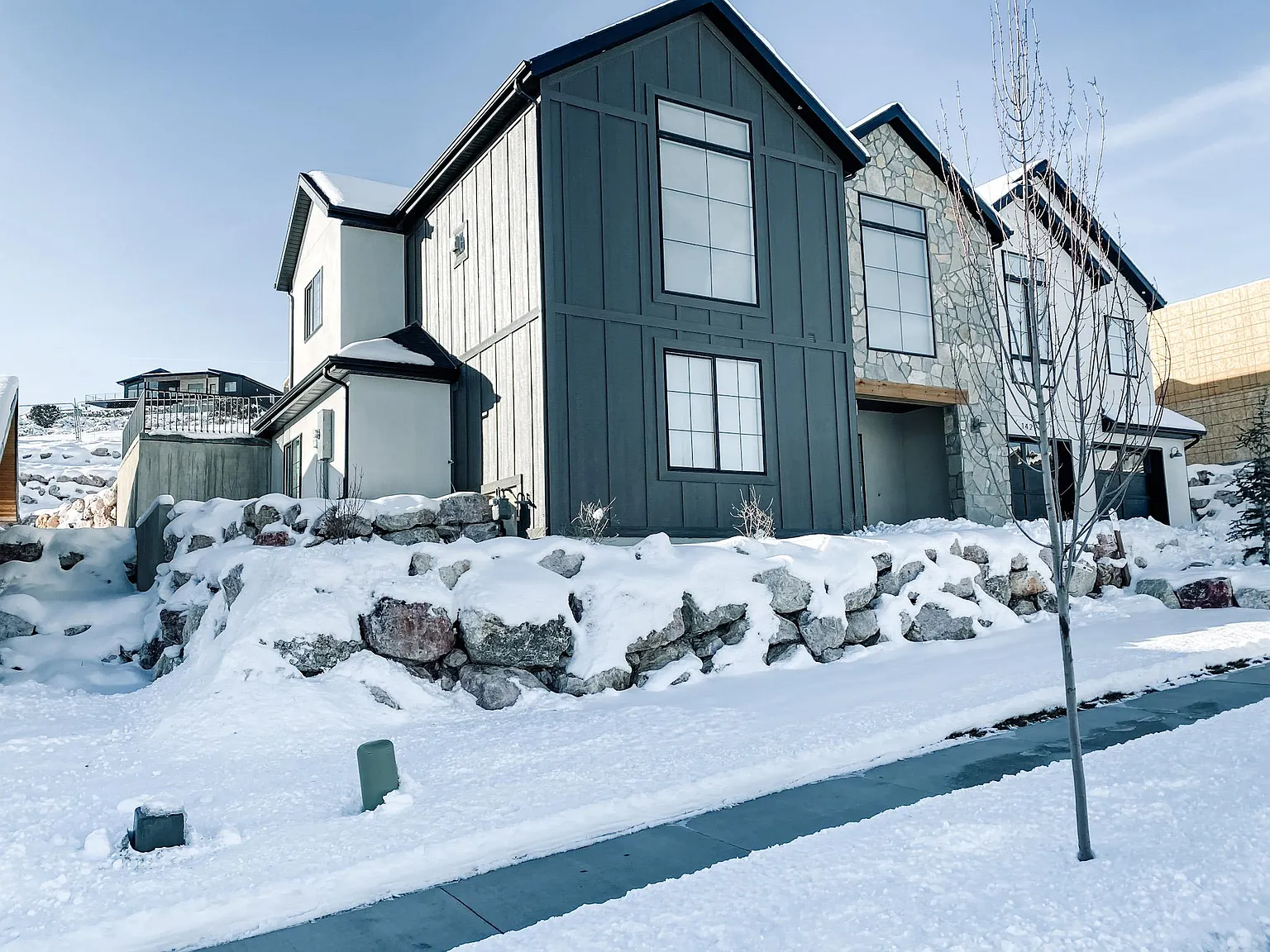 5 bed, 3800 sqft, $5,400 — Photo 1