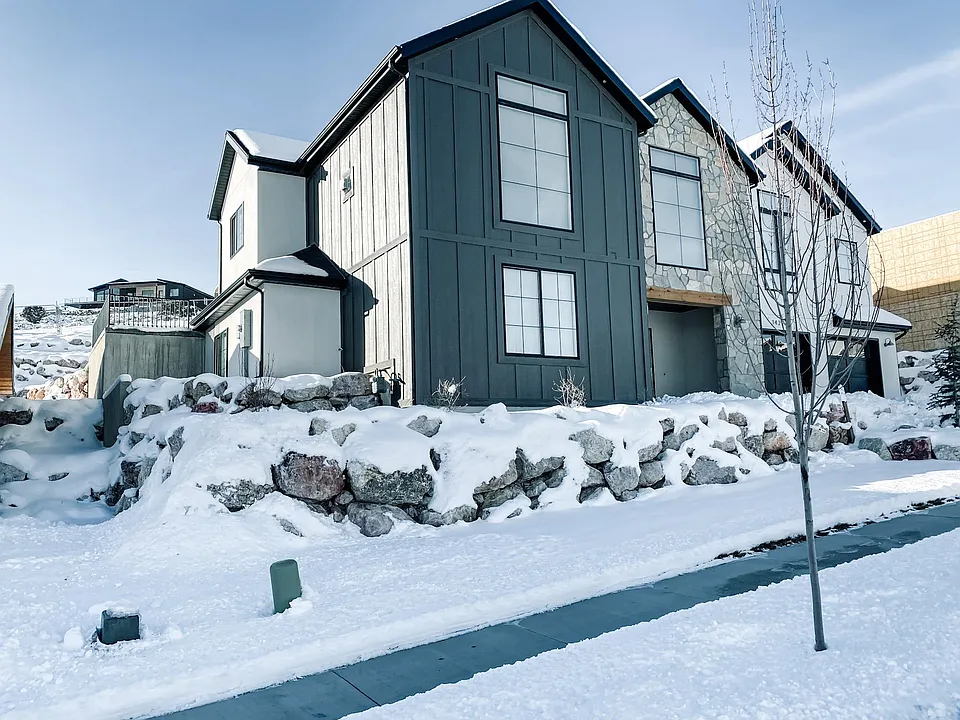 14224 S Summit Crest Ln