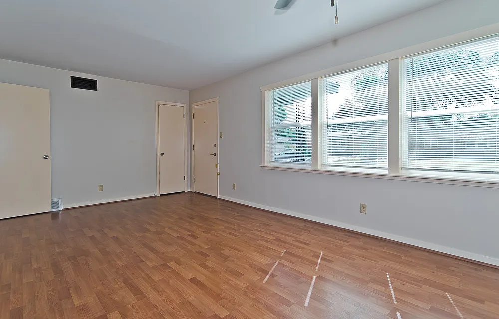 3 bed, 1152 sqft, $1,975 — Photo 4
