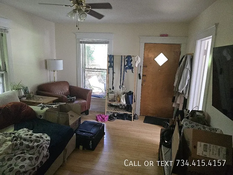110 E Summit St — Photo 3