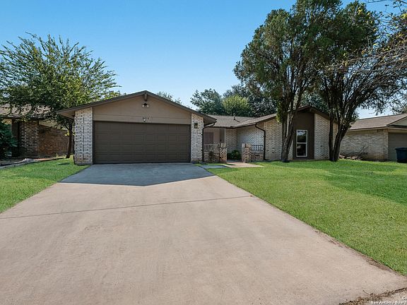 3rd image of 8214 KNUTE ROCKNE ST