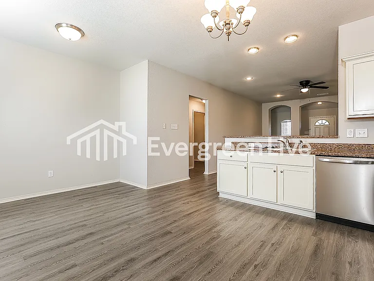 5504 Bundy Dr — Photo 5
