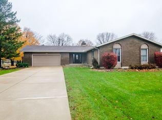 901 McHugh Rd, Yorkville, IL 60560