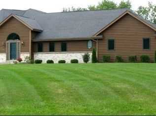 W277S3389 Burnell Dr, Waukesha, WI 53189