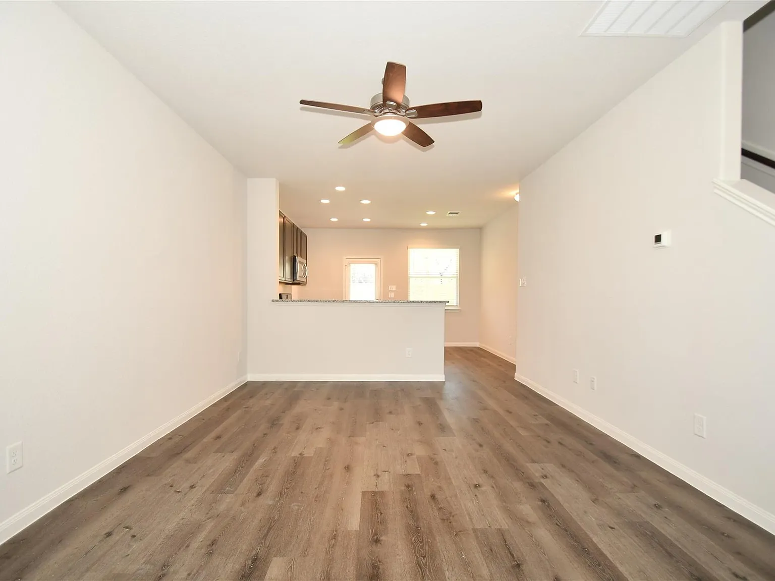 5 bed, 2.5 bath, 1854 sqft, $2,695 — Photo 3