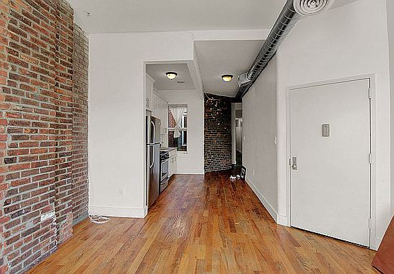 5th image of 909 Jefferson Ave #2RT