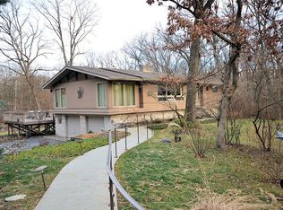 79 Ski Hill Rd, Ogden Dunes, IN 46368