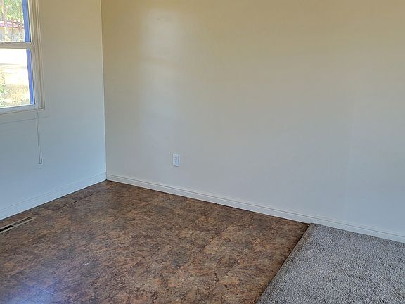 3rd image of 1118 W Farr Ave
