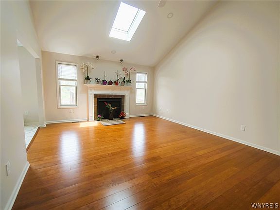 3rd image of 441 Riverwalk Dr