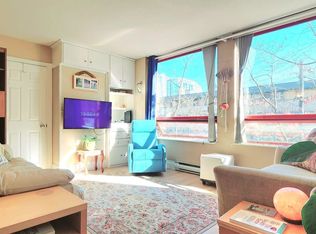 811 Helmcken St #208, Vancouver, BC V6Z 1B1