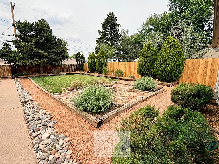 2140 Robin Dr — Photo 21