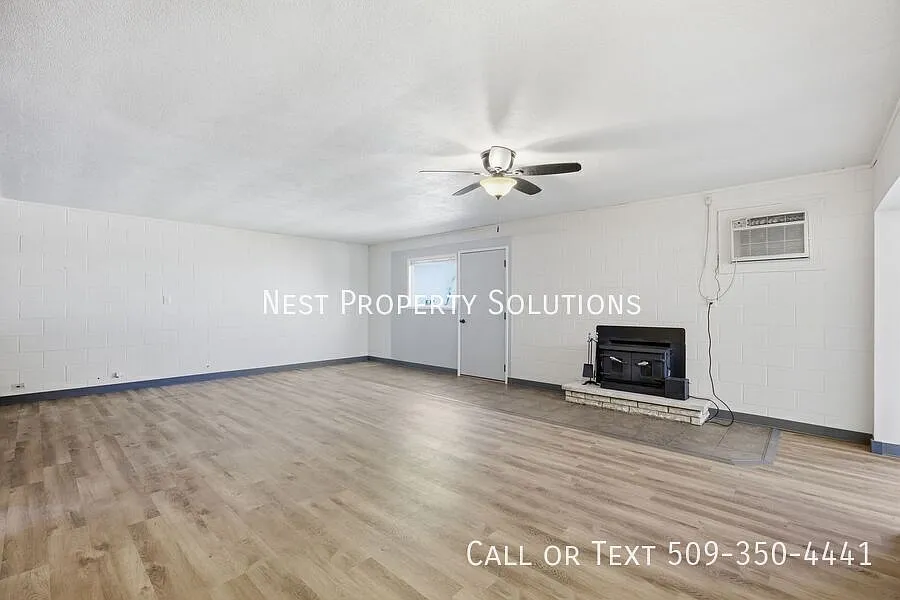 Private Retreat on Frontage Road! — Photo 4