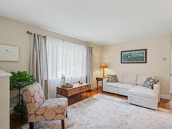 5th image of 227 Sir Oliver Rd