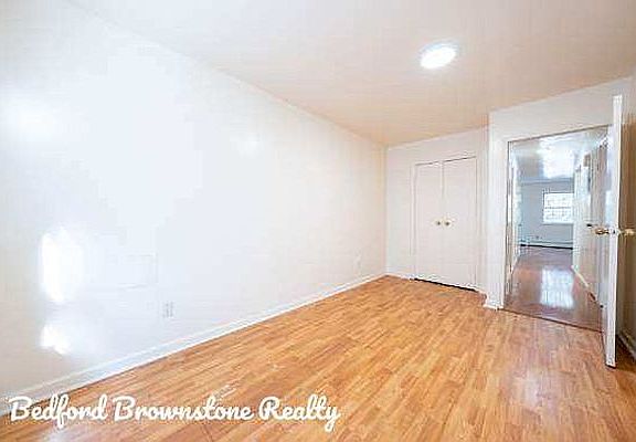 3rd image of 462 Franklin Ave Floor 2