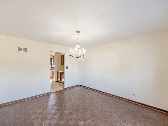 4th image of 1609 Barry Ln