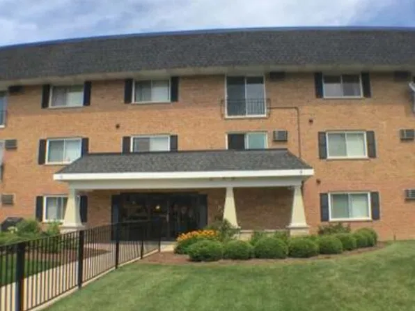580 E Lawrence Ave #102, Roselle, IL 60172