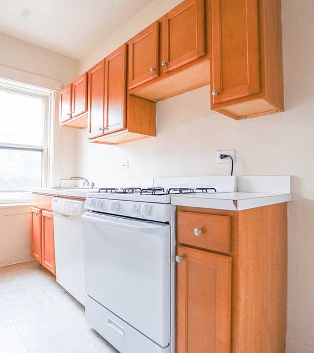 1st image of 1533 W Cornelia Ave APT 2