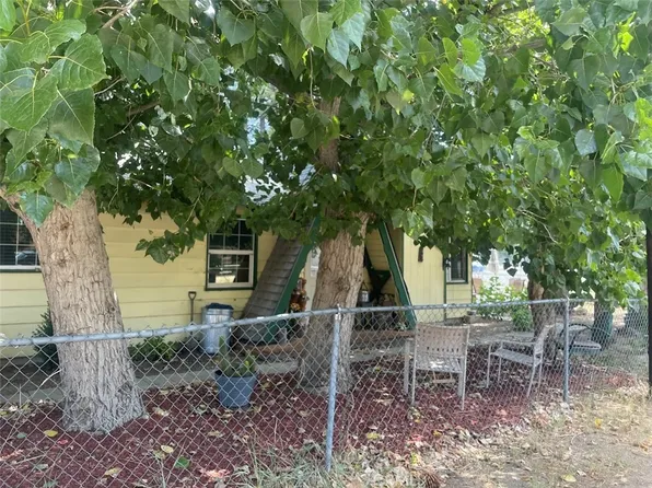 447 Meadow Ln, Big Bear City, CA 92314