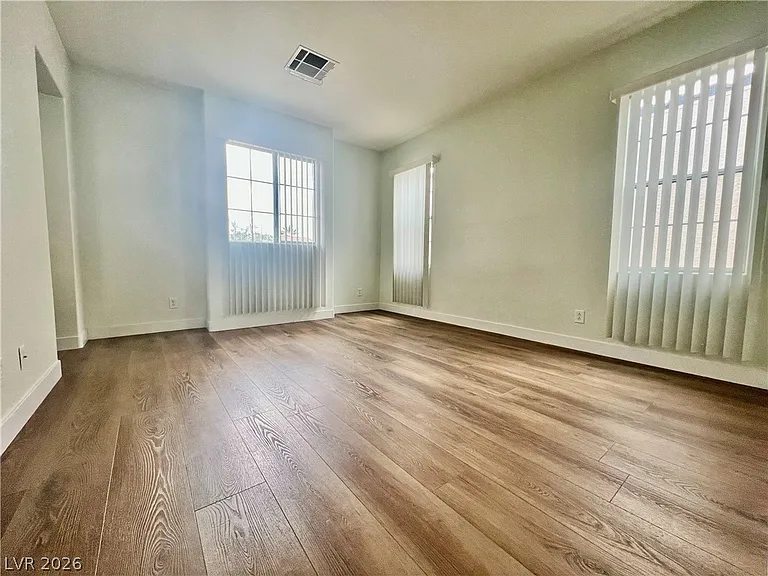 1324 Sun Village Ave — Photo 16