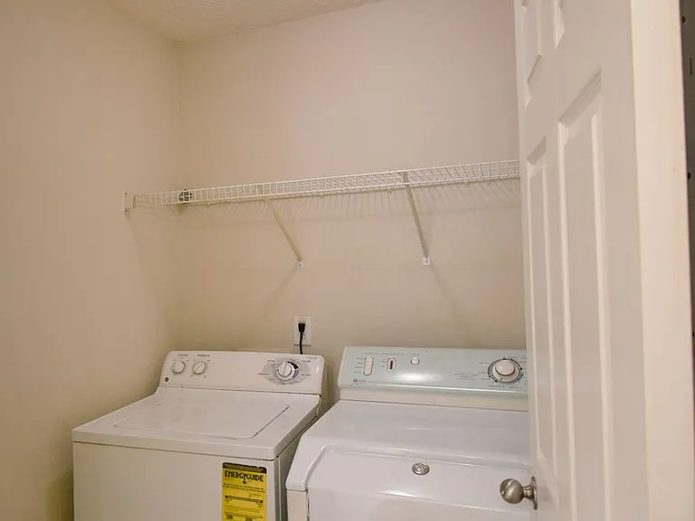 2418 Quest Ave — Photo 13
