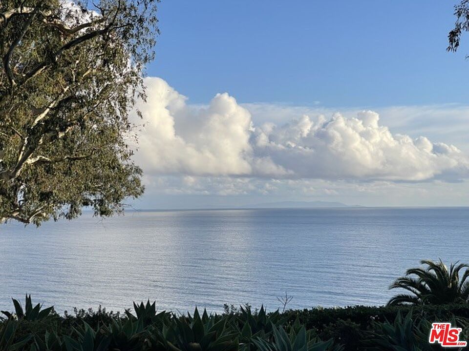 1st image of 315 Via De La Paz