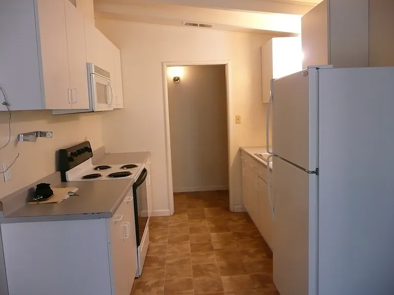 1205 Duke Dr — Photo 2