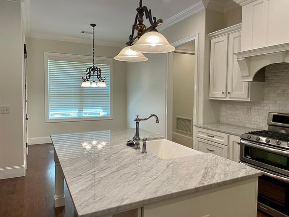 2nd image of 1007 Idyllwild Dr