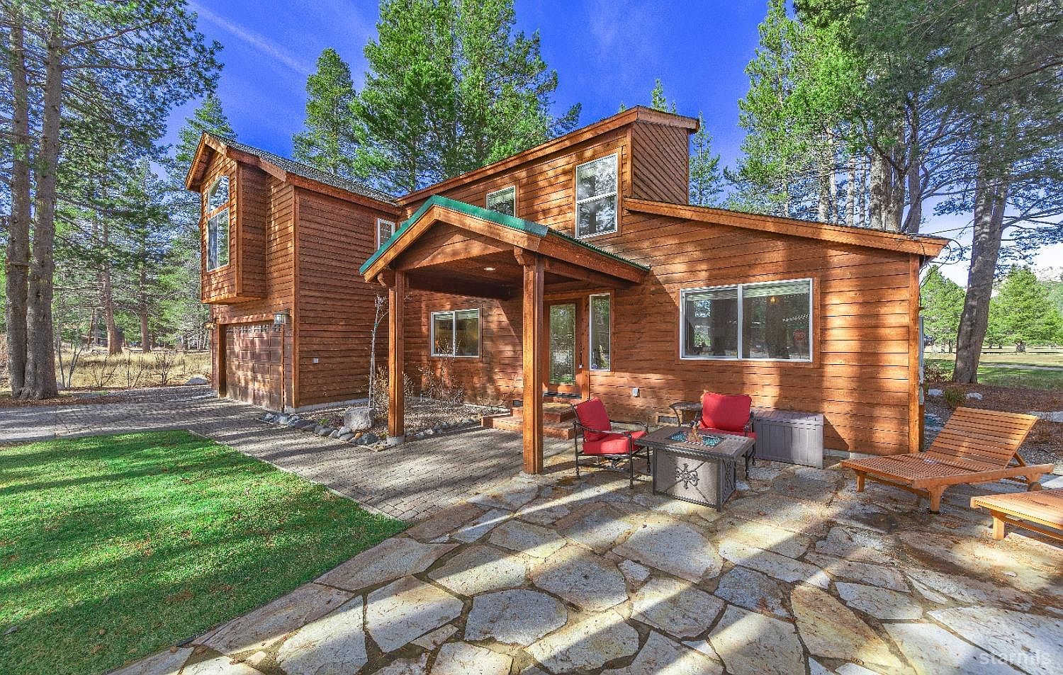 1261 Country Club Dr