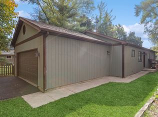 21375 W Willow Rd, Lake Zurich, IL 60047