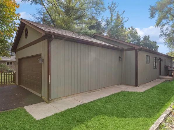 21375 W Willow Rd, Lake Zurich, IL 60047