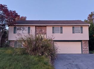 102 E Manor Dr, Lititz, PA 17543
