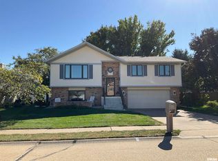 809 W Spring St, Eldridge, IA 52748