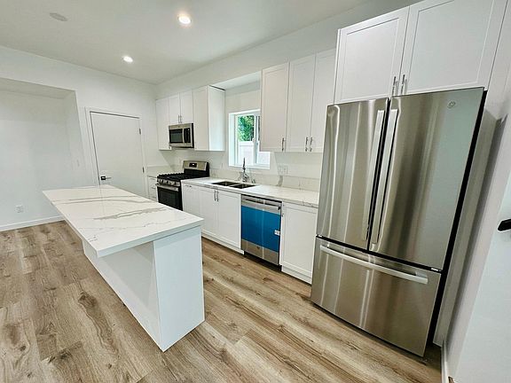 4th image of 1102 S La Peer Dr