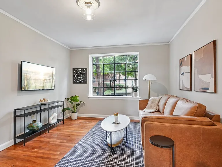 Cameron Court Apartments — Photo 13