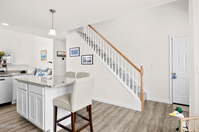 3rd image of 27 Paar Way