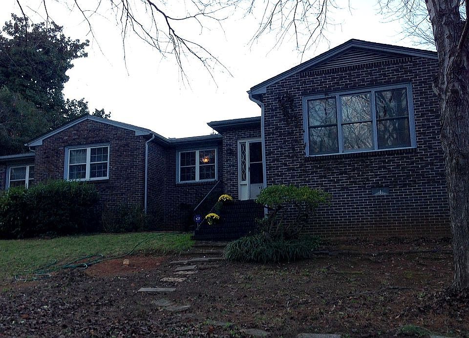 1st image of 923 Brentwood Dr