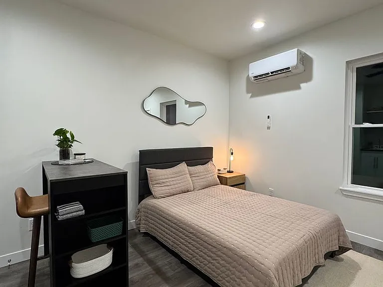 Bellaire Lofts — Photo 9